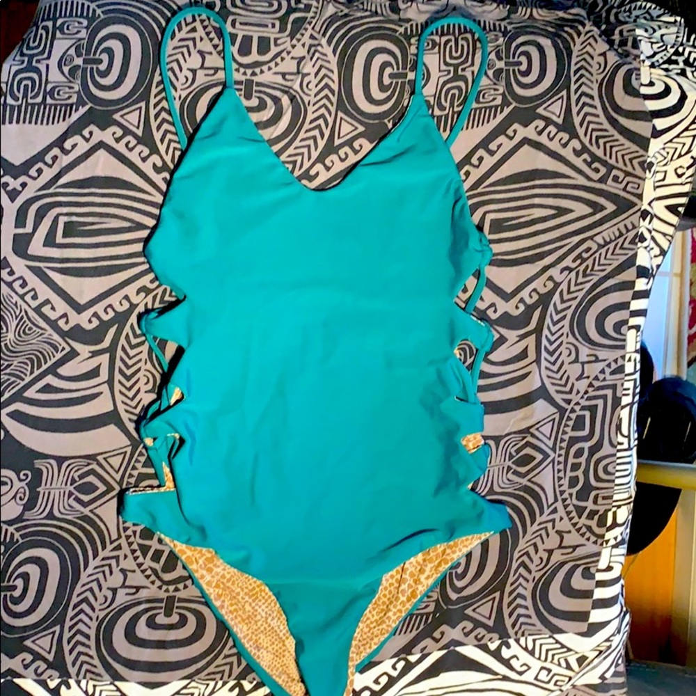Acacia One Piece